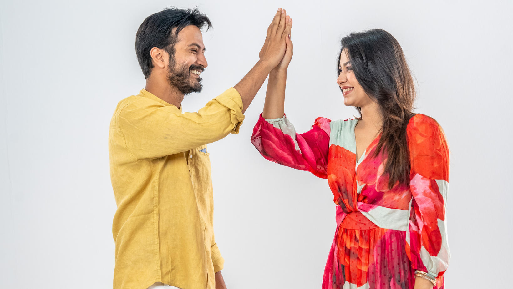 ‘Ekshathe Alada’: Yash and Parsa unite for Hoichoi Eid film