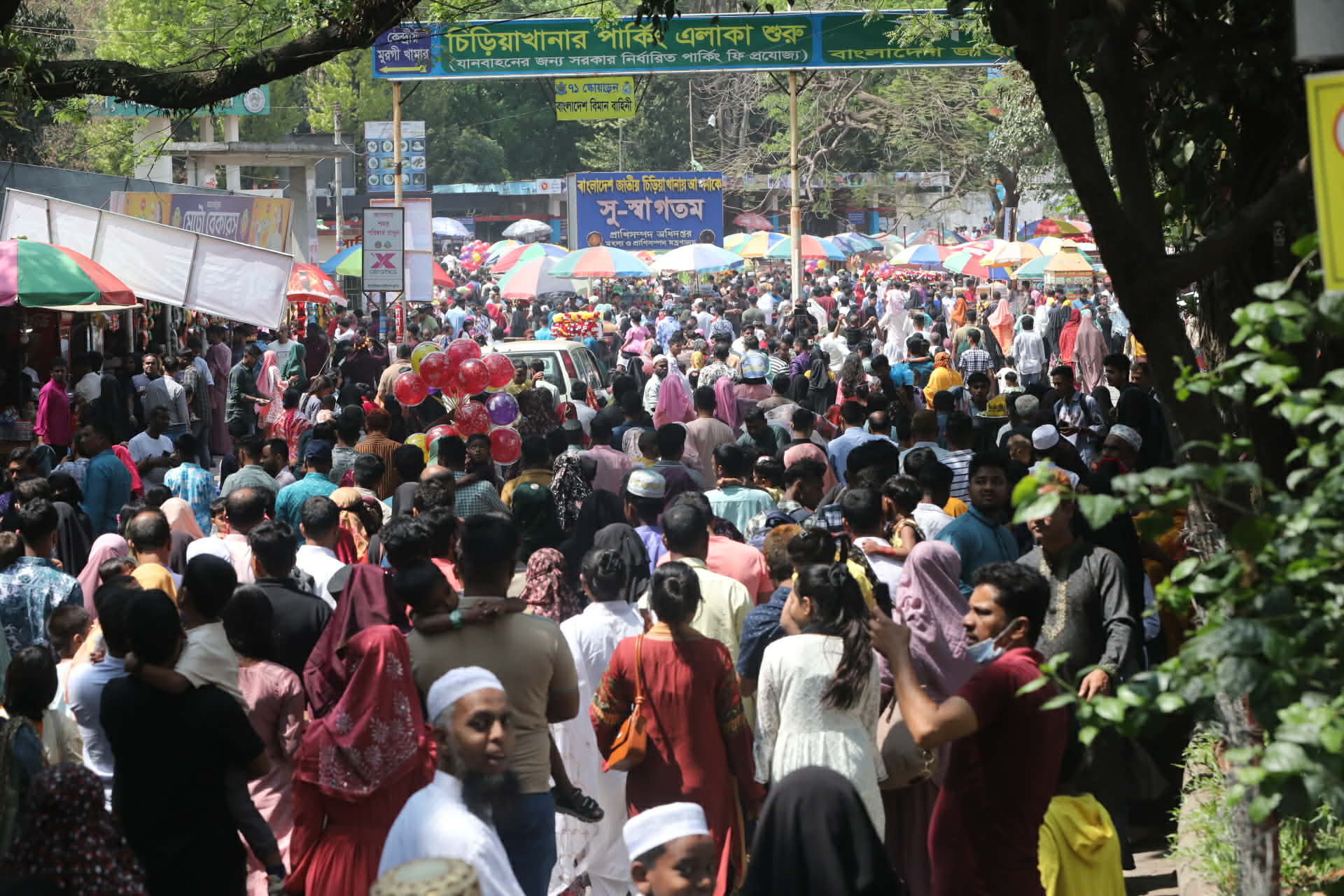 Dhaka in holiday mode: Post-Eid crowds pack zoo, parks, metro rail