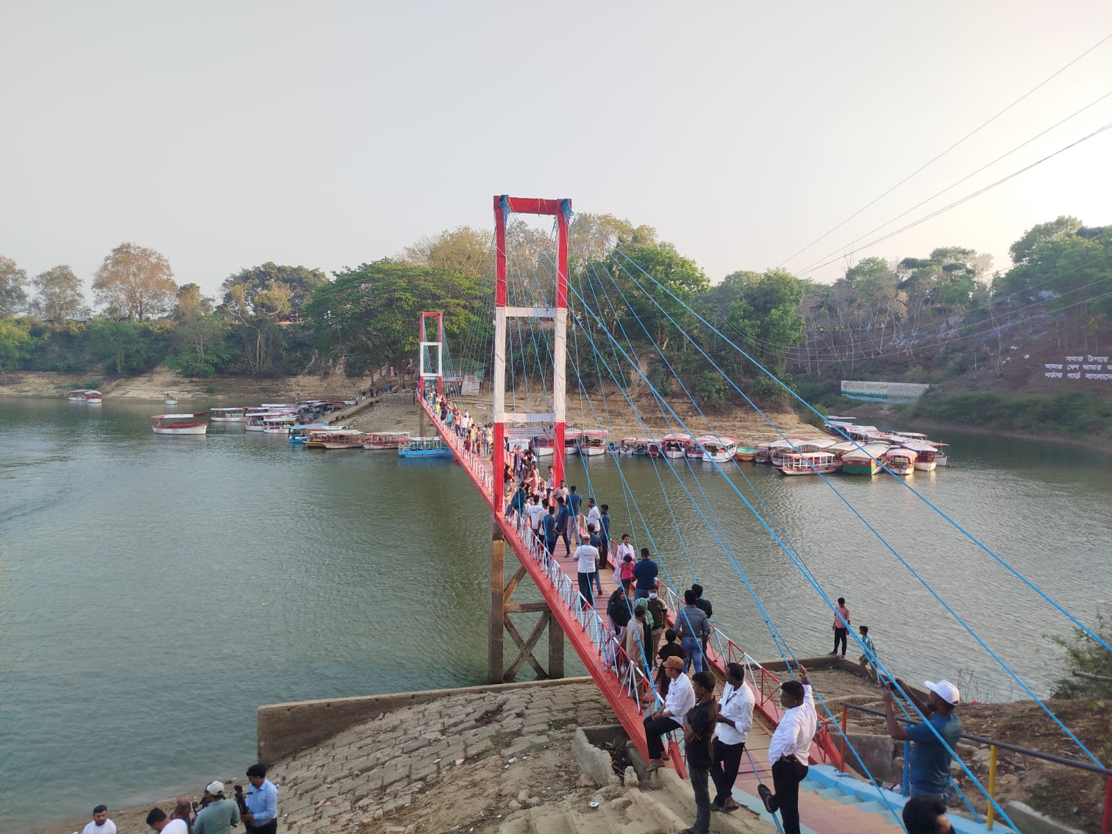 Tourist rush overwhelms Bandarban and Rangamati during Eid holidays
