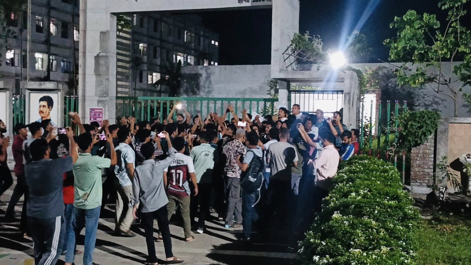 JCD units protest ‘Shibir assault’ at Ctg City College