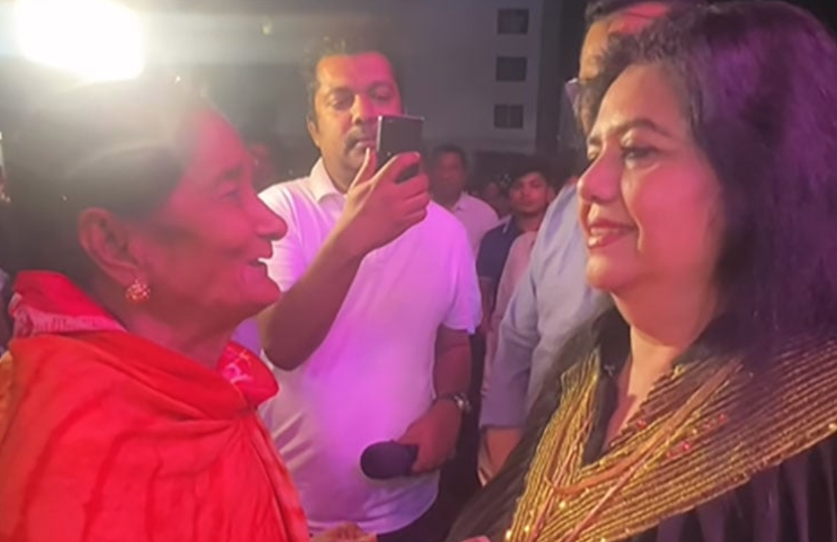 Kangalini Sufia serenades Runa Laila at Channel i Music Awards rehearsal