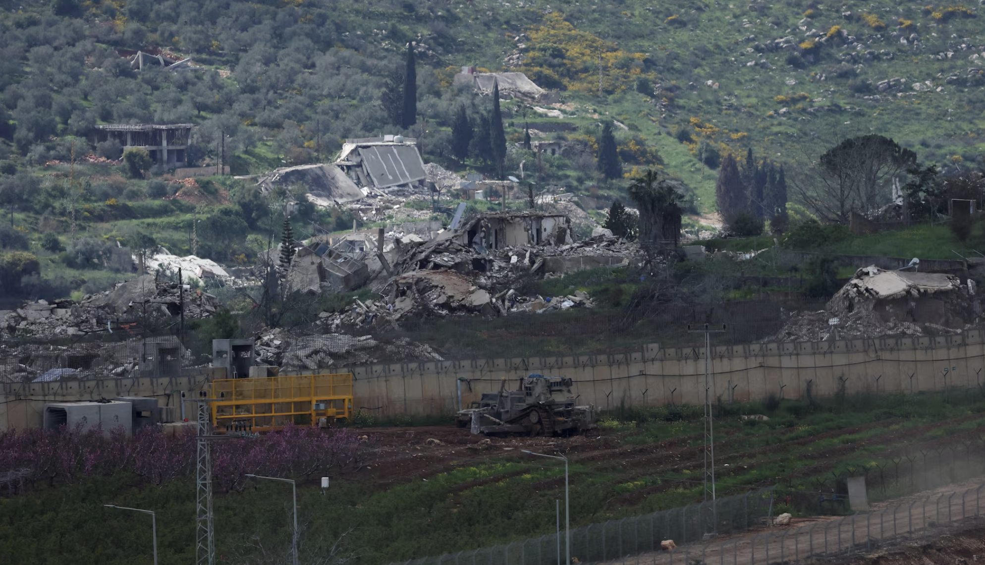 US-Iran ceasefire deal shows strain ahead of talks with oil flows squeezed