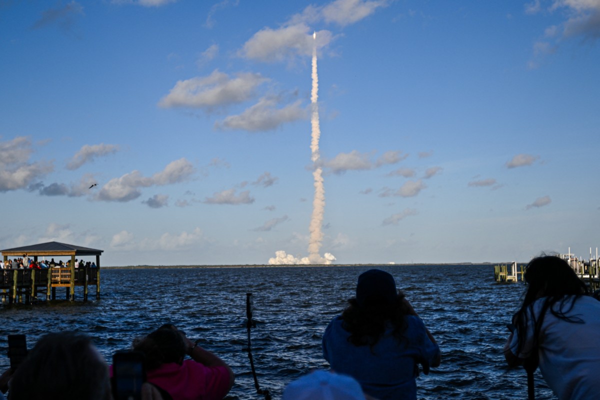 Astronauts begin NASA lunar mission after climactic blast-off