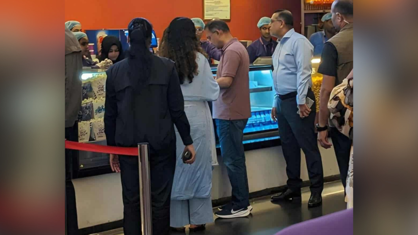 PM, daughter watch film at Cineplex