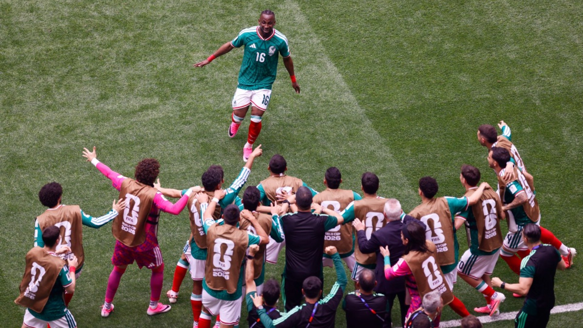 Julian Quinones, 'more prolific than Ronaldo', creates a piece of history