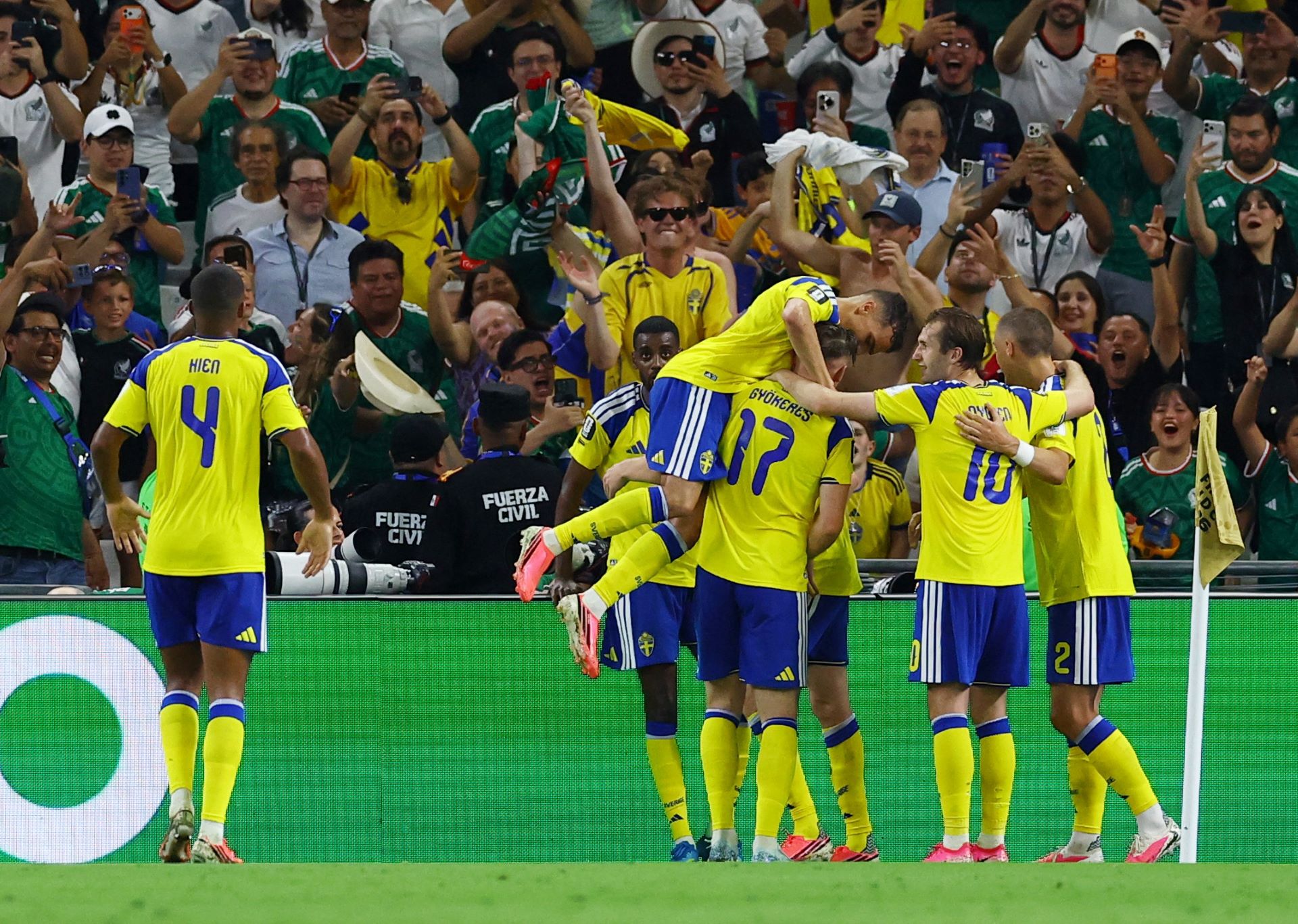 Sweden crush Tunisia 5-1 in World Cup opener