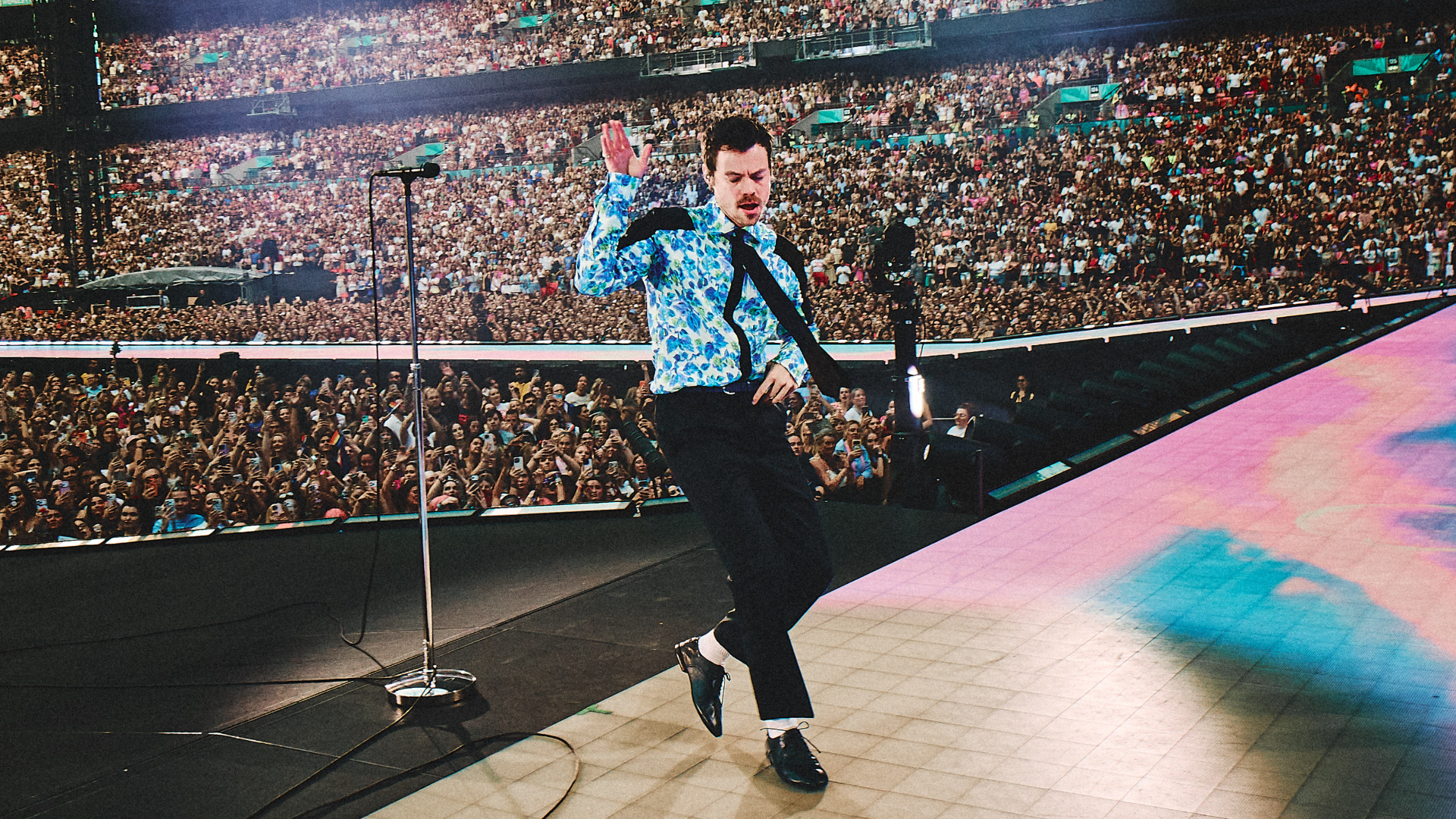 Harry Styles sets Guinness World Record for longest Wembley concert residency 