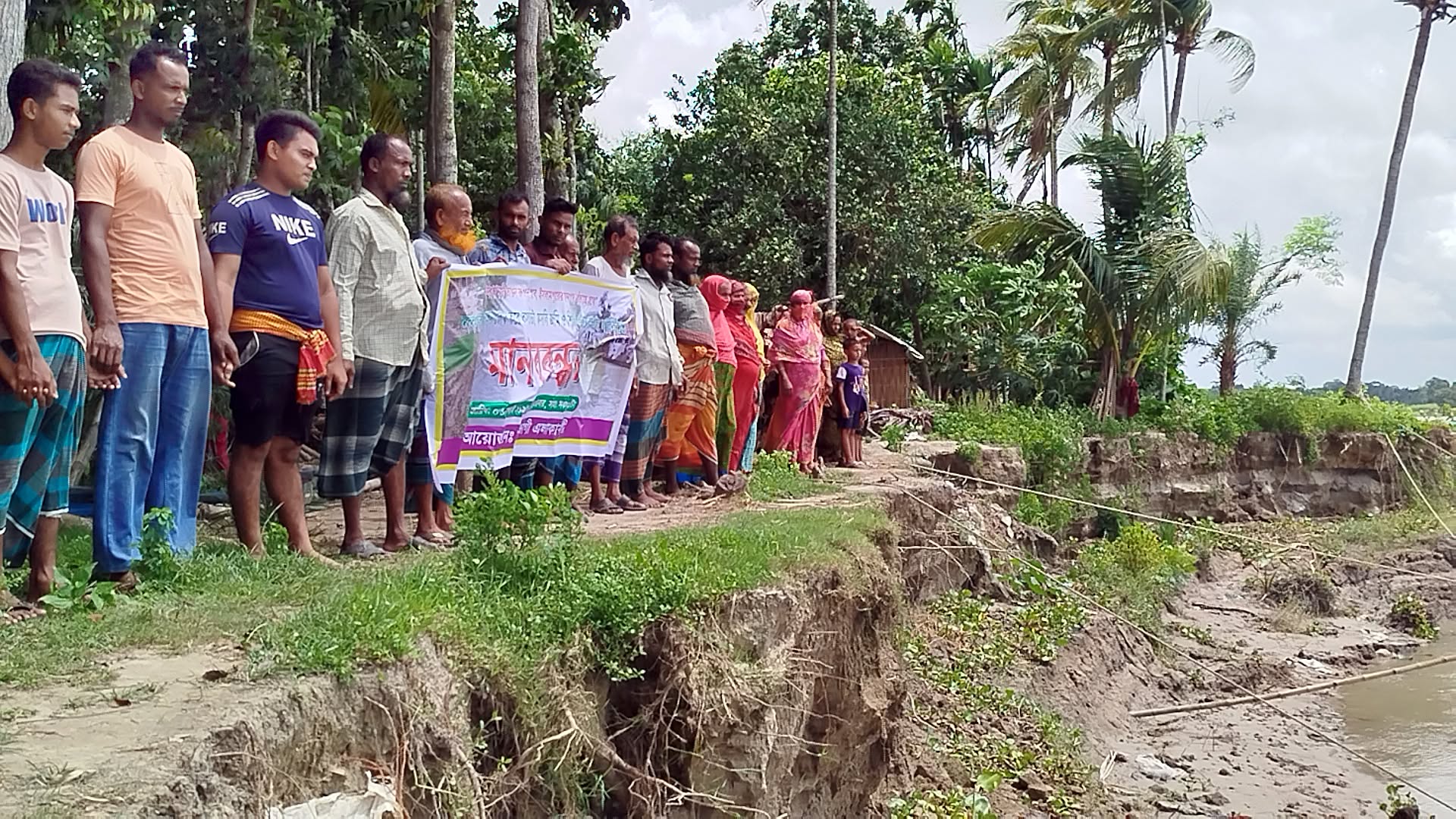 Village on the brink: River erosion threatens families in Narail
