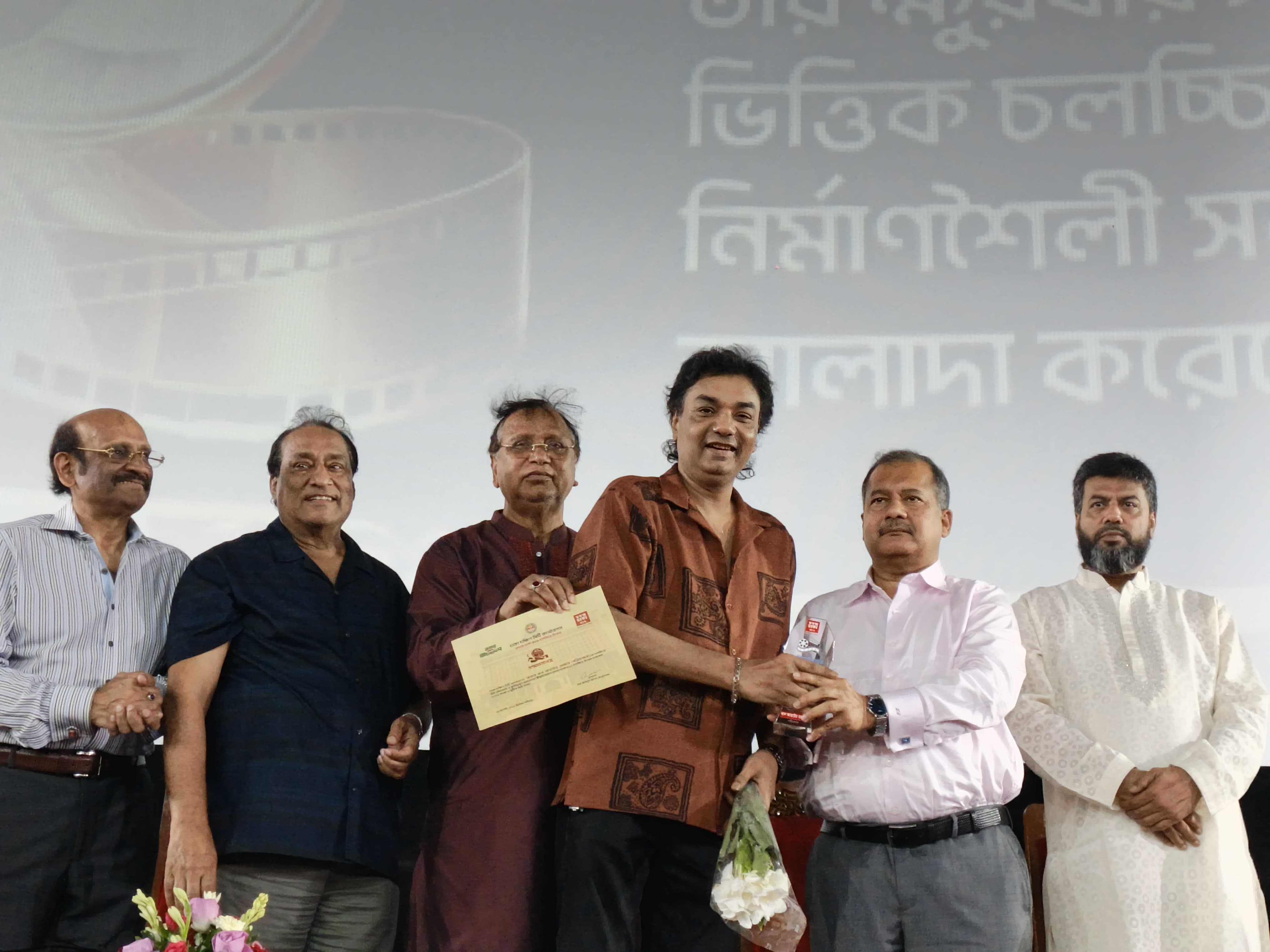 58 film personalities honoured at ‘Hridoye Dhaka 416’