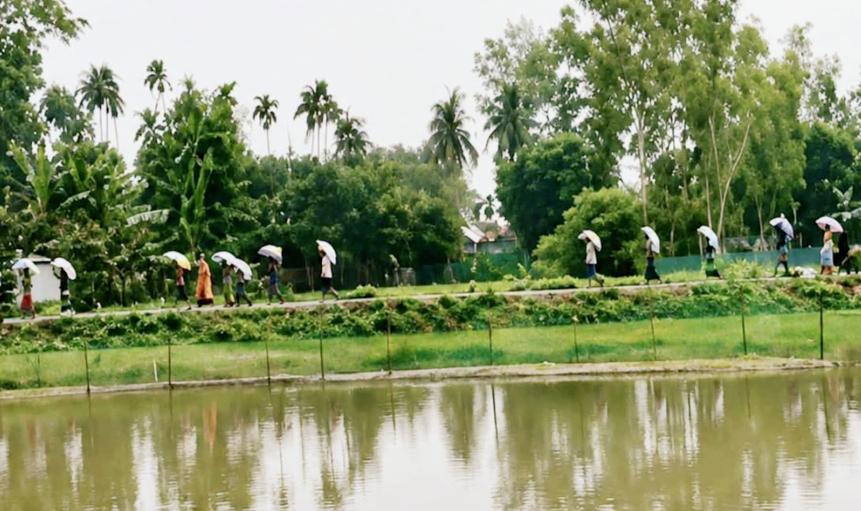 Farmers break into Kurigram fertiliser warehouse, take 197 urea sacks