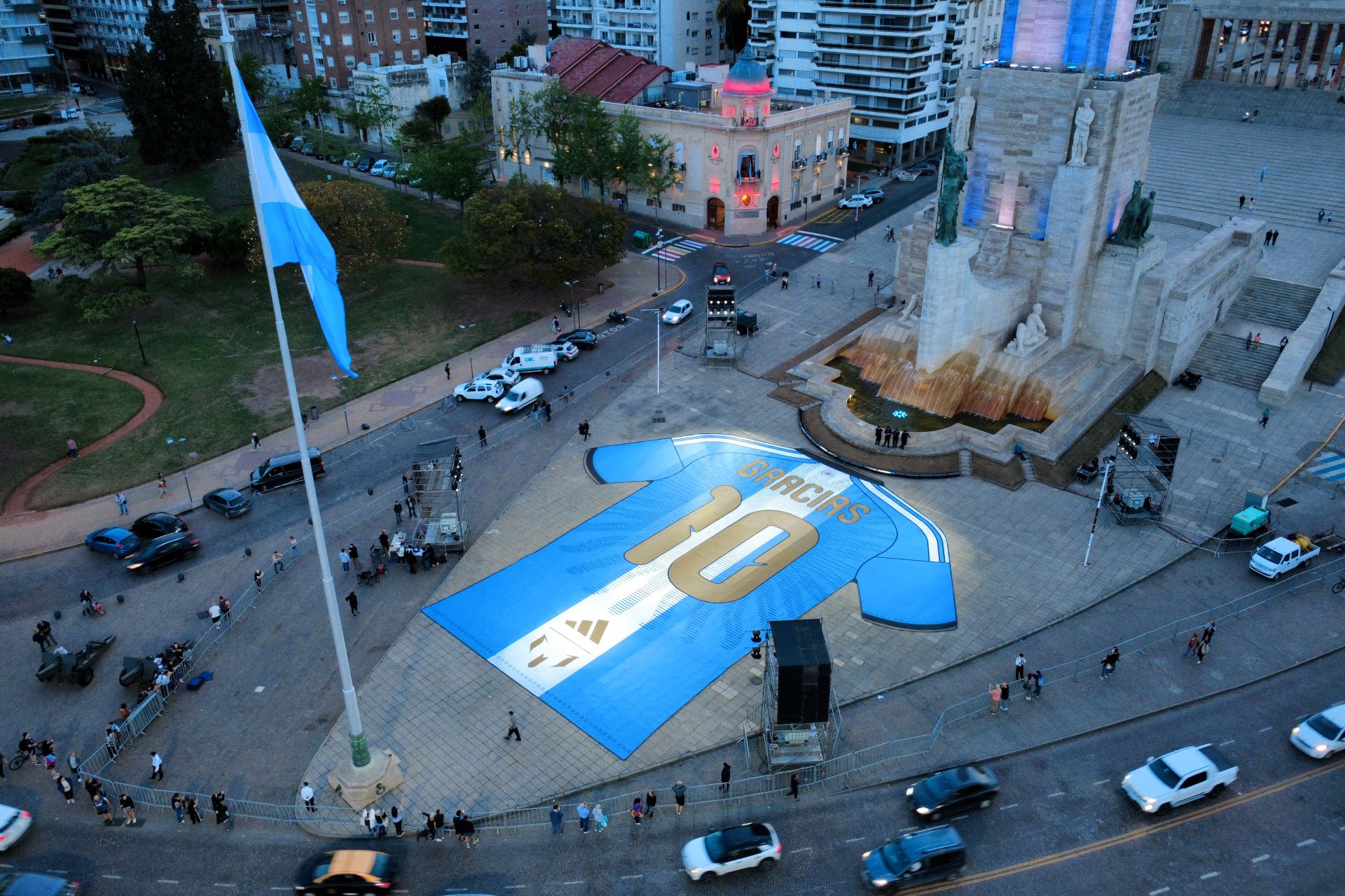 In Pictures: Rosario turns into a canvas for Messi