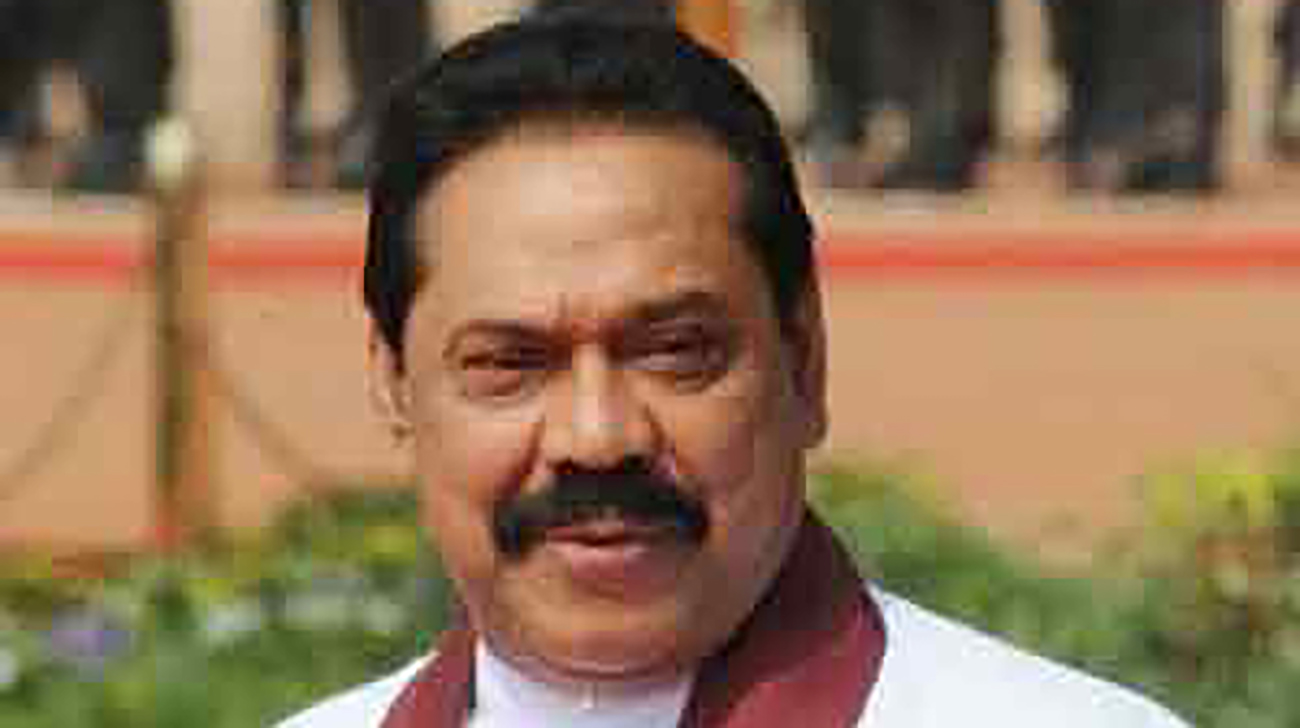 Sri Lanka PM Mahinda Rajapaksa arrives in Dhaka