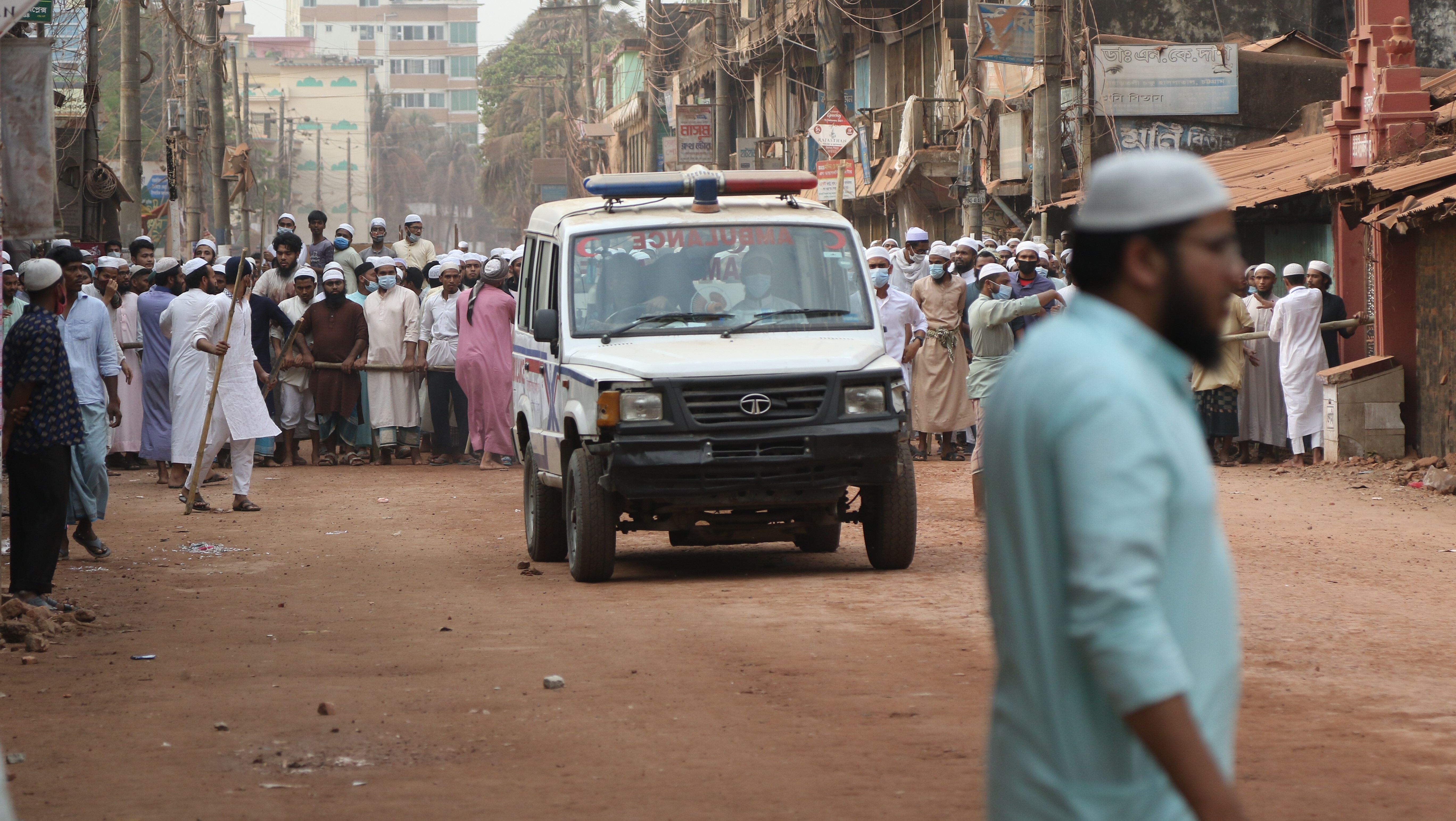 Four dead after Hefazat-police clash in Hathazari