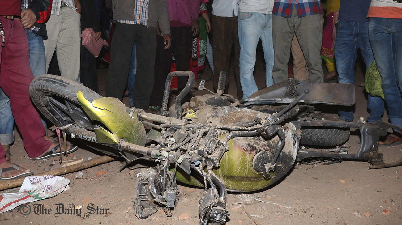 30 hurt as Dhaka College students, traders clash