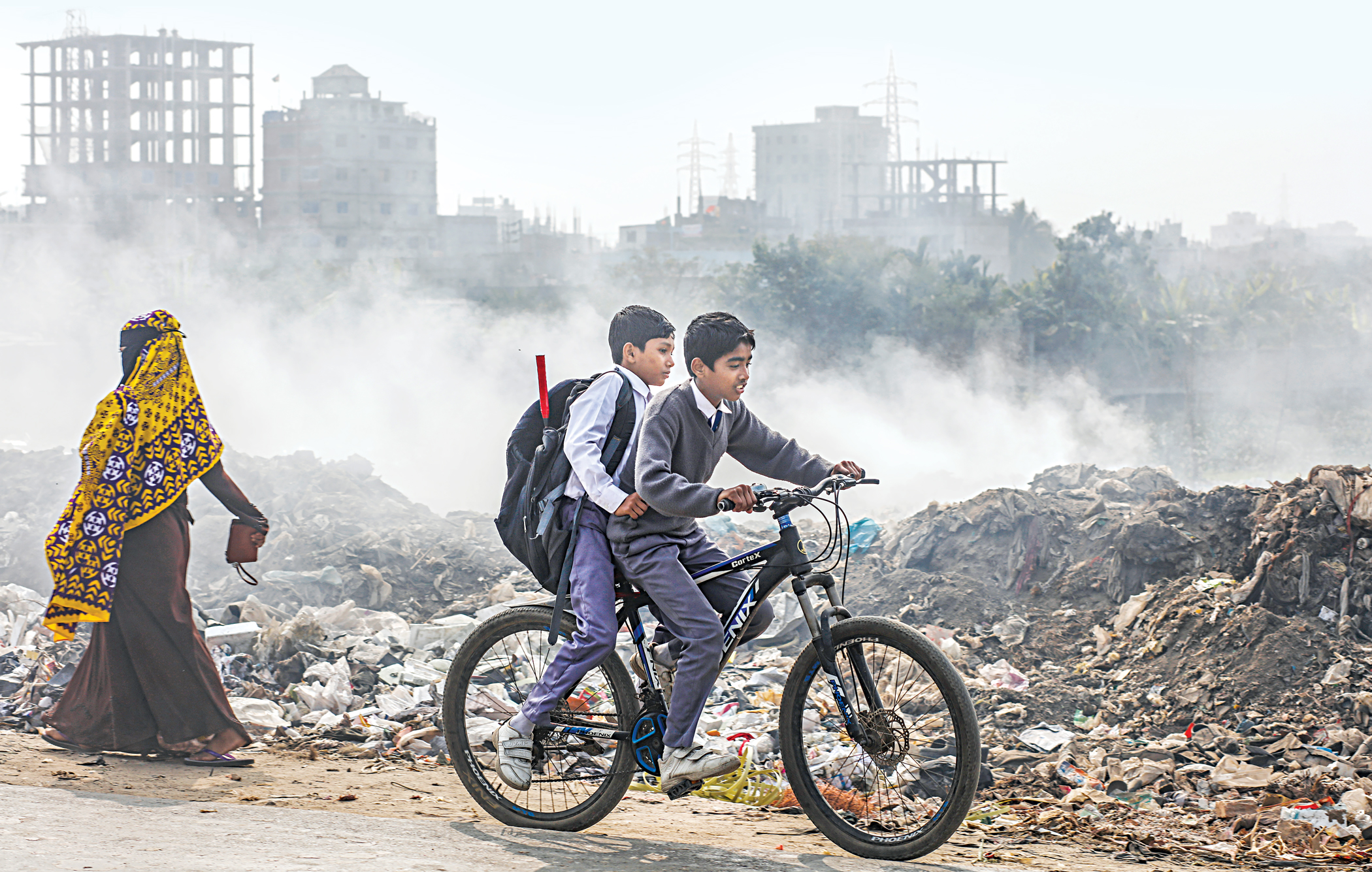 Air pollution takes 3 years off life in Bangladesh