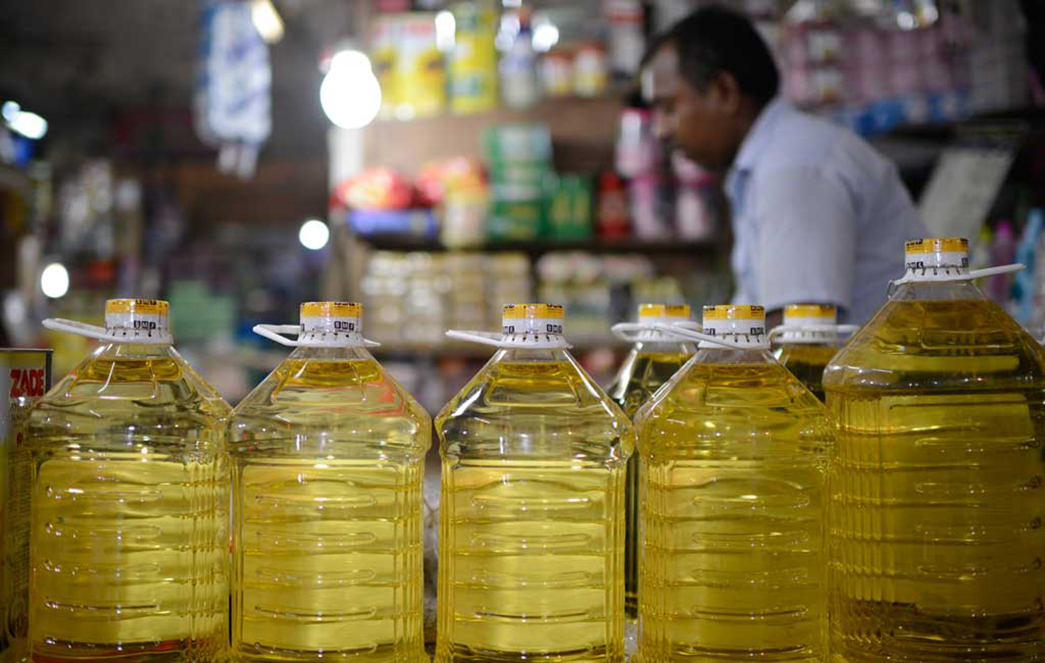 3 traders fined for illegally stocking, overcharging soybean oil in Rajshahi