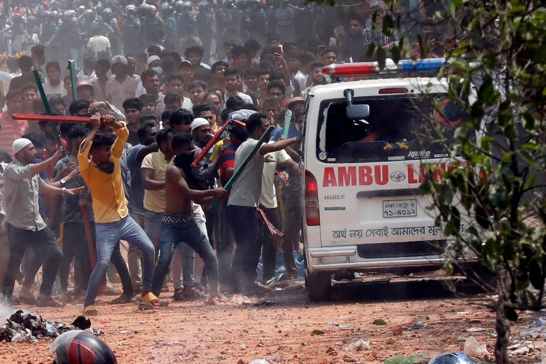 Dhaka New Market 'battleground': At least 50, including journos, police injured