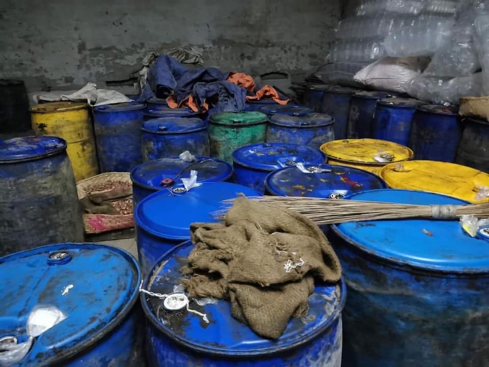 20,400 litres edible oil seized from warehouse in Rajshahi, 1 held