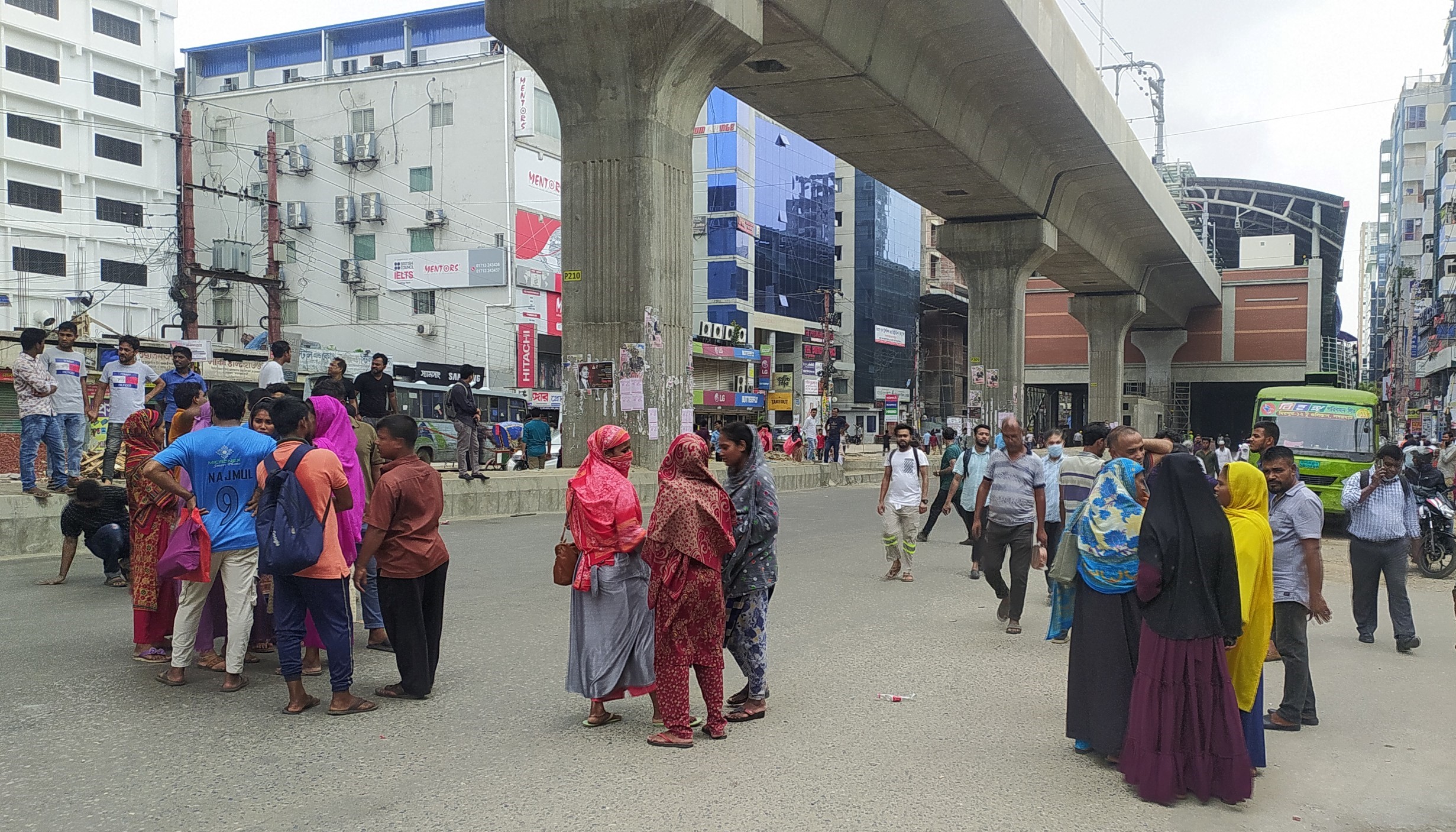RMG workers block Mirpur roads demanding wage hike