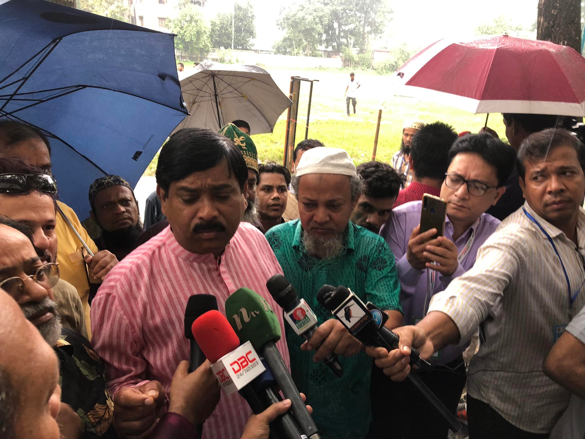 EVM not working at many places: Sakku