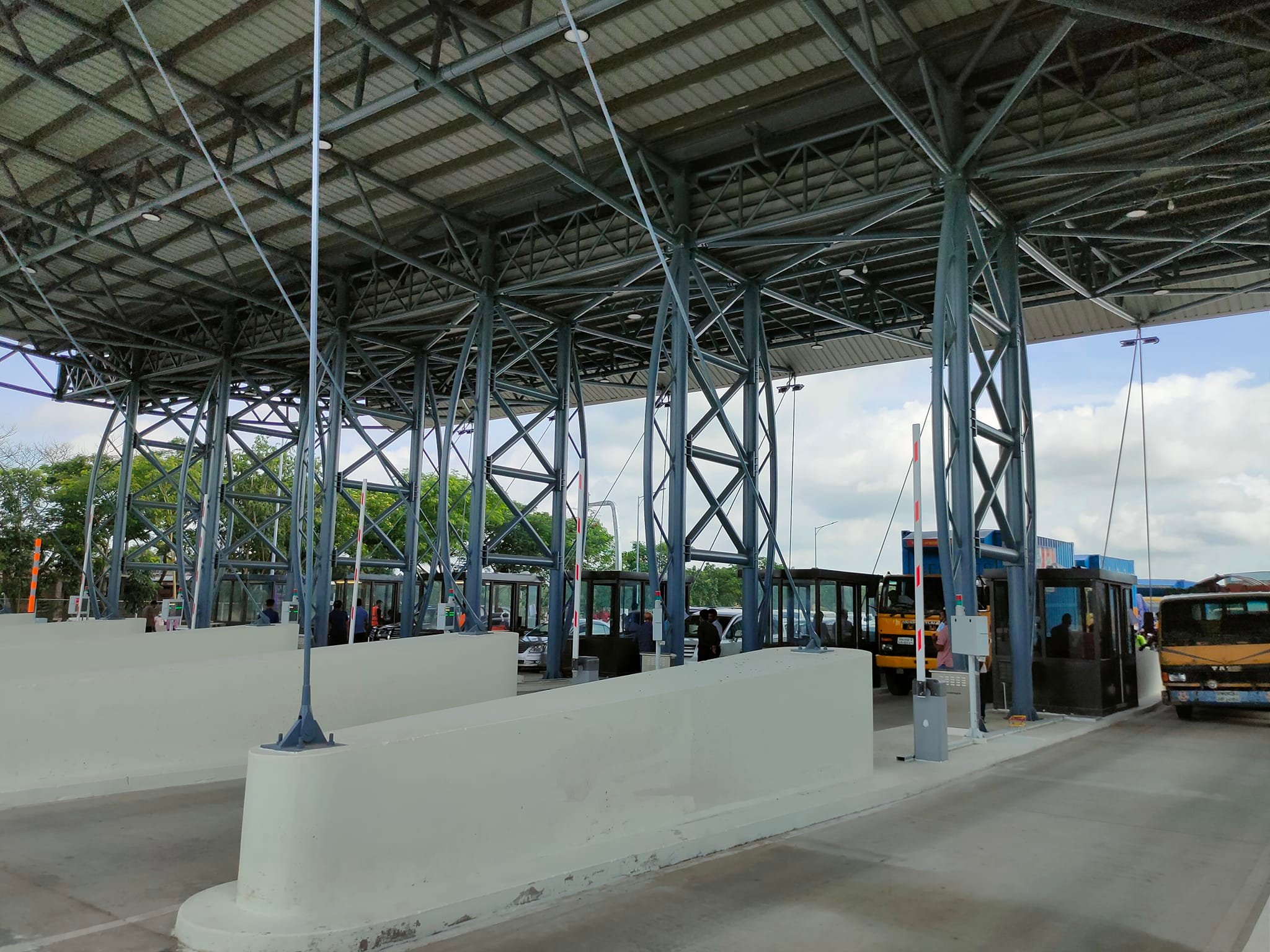 Long lines of vehicles as Padma Bridge opens to traffic