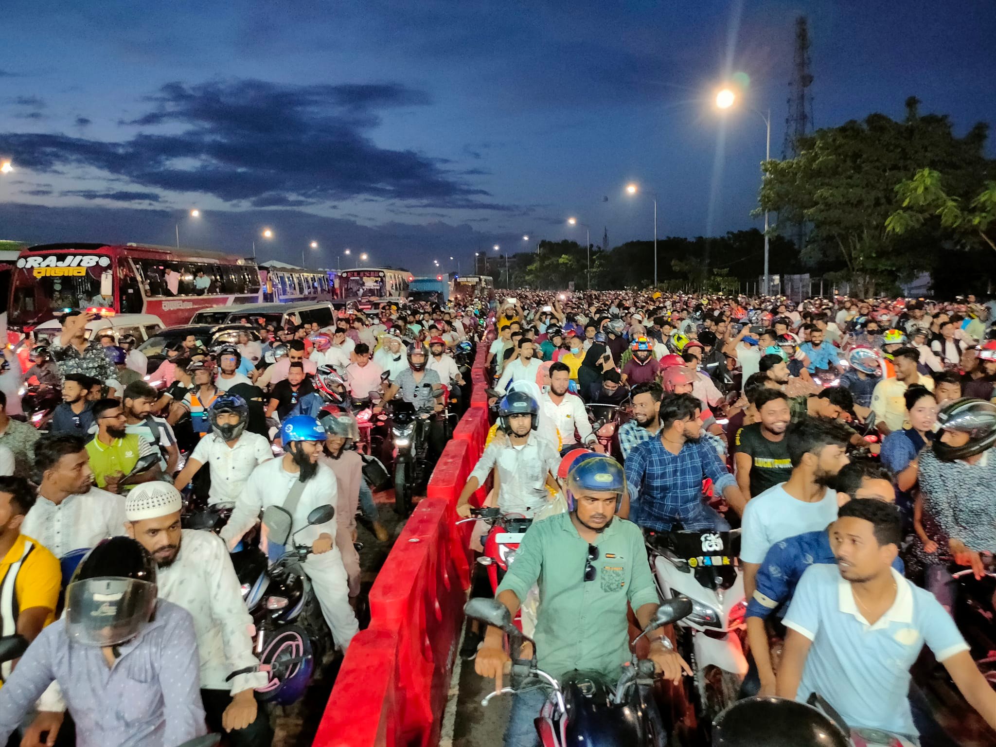 3km-long tailback as thousands of vehicles wait to cross Padma Bridge