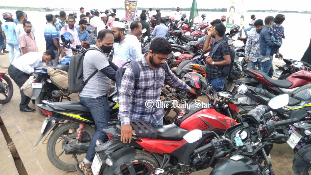 Despite ban, hundreds of motorbikes throng Padma Bridge toll plaza