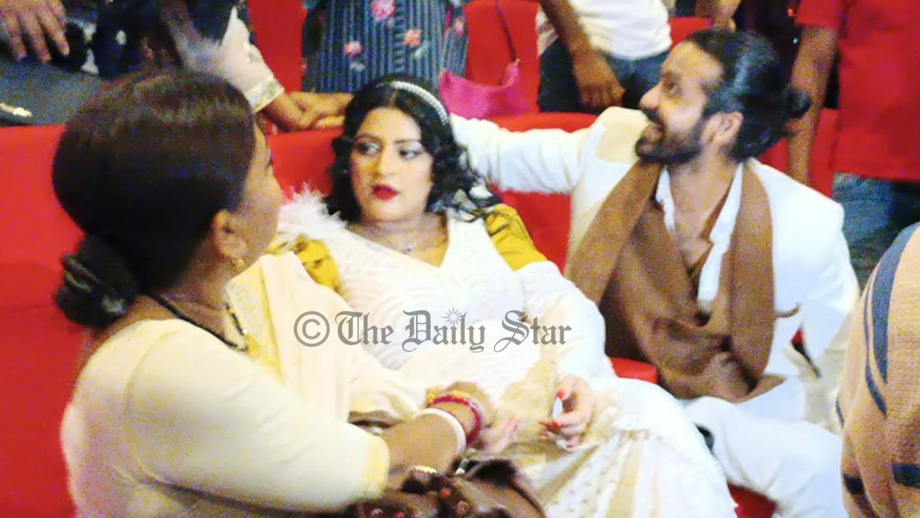 Pori Moni cries after watching ‘Poran’ with Razz