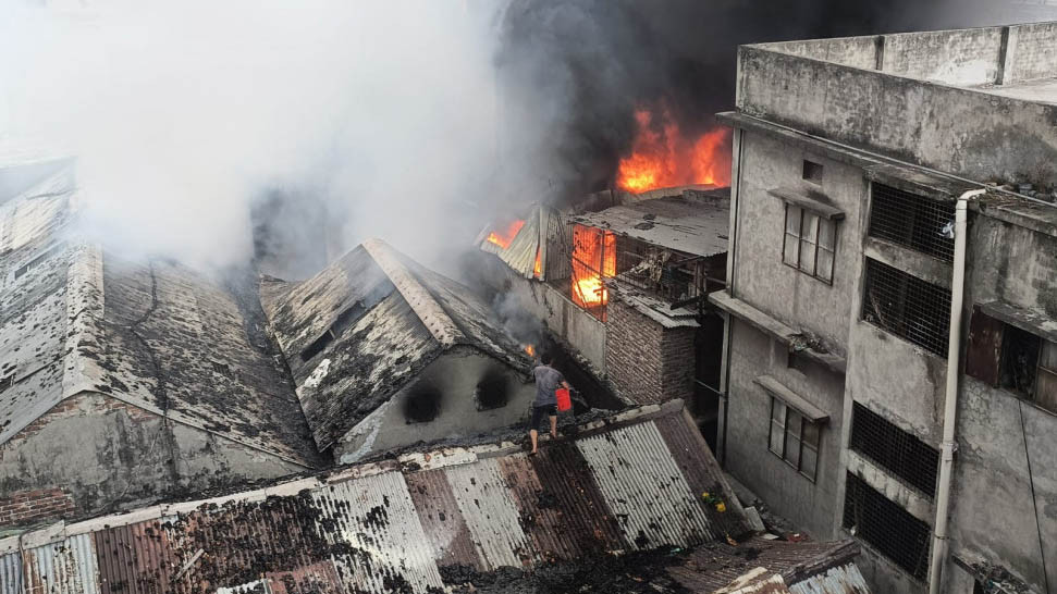 Old Dhaka plastic factory has no safety measures: Fire Service