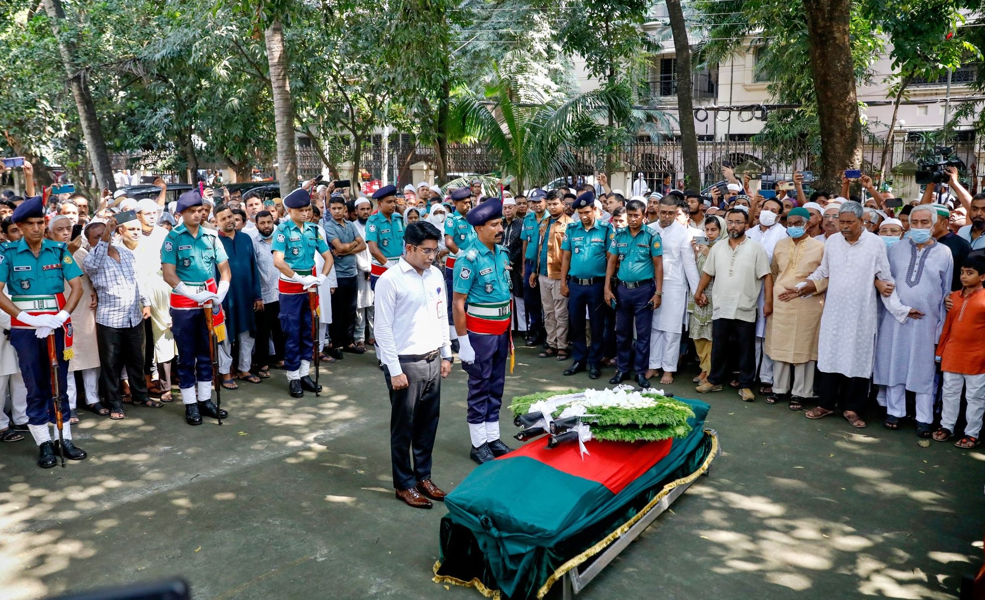 Akbar Ali Khan laid to rest at Mirpur Martyred Intellectuals' Graveyard