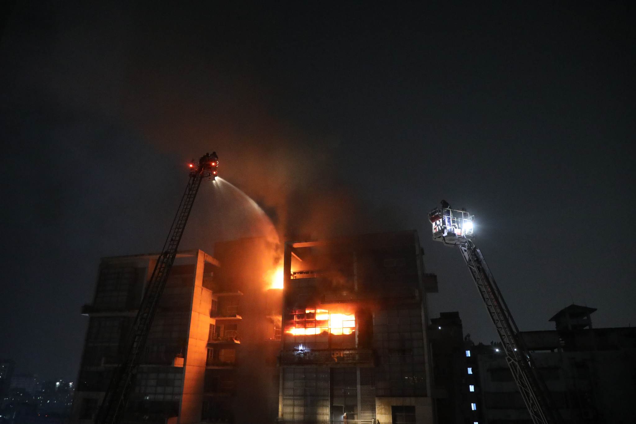 One killed after fire breaks out in Gulshan building