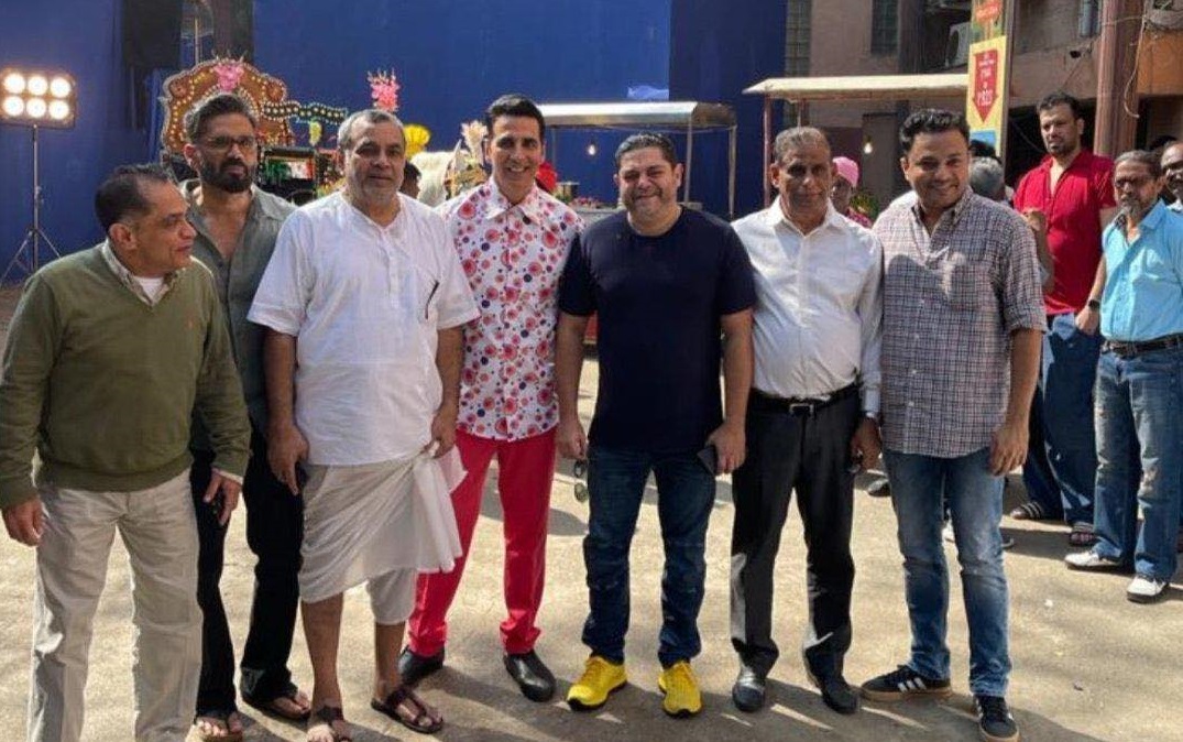 Cast poses from set of 'Hera Pheri 3'
