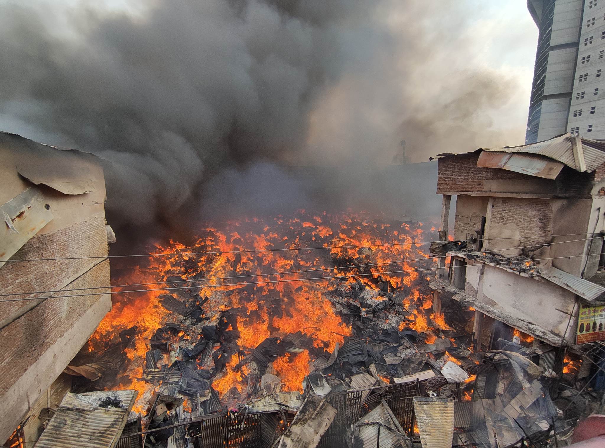 Bangabazar fire spreads to nearby markets: witnesses