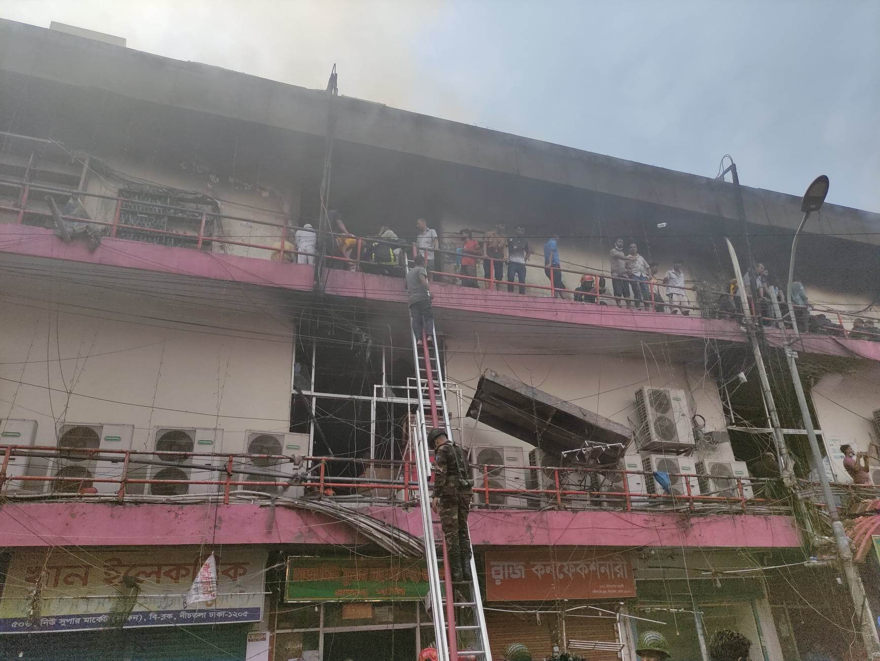 29 fall ill due to smoke inhalation during fire