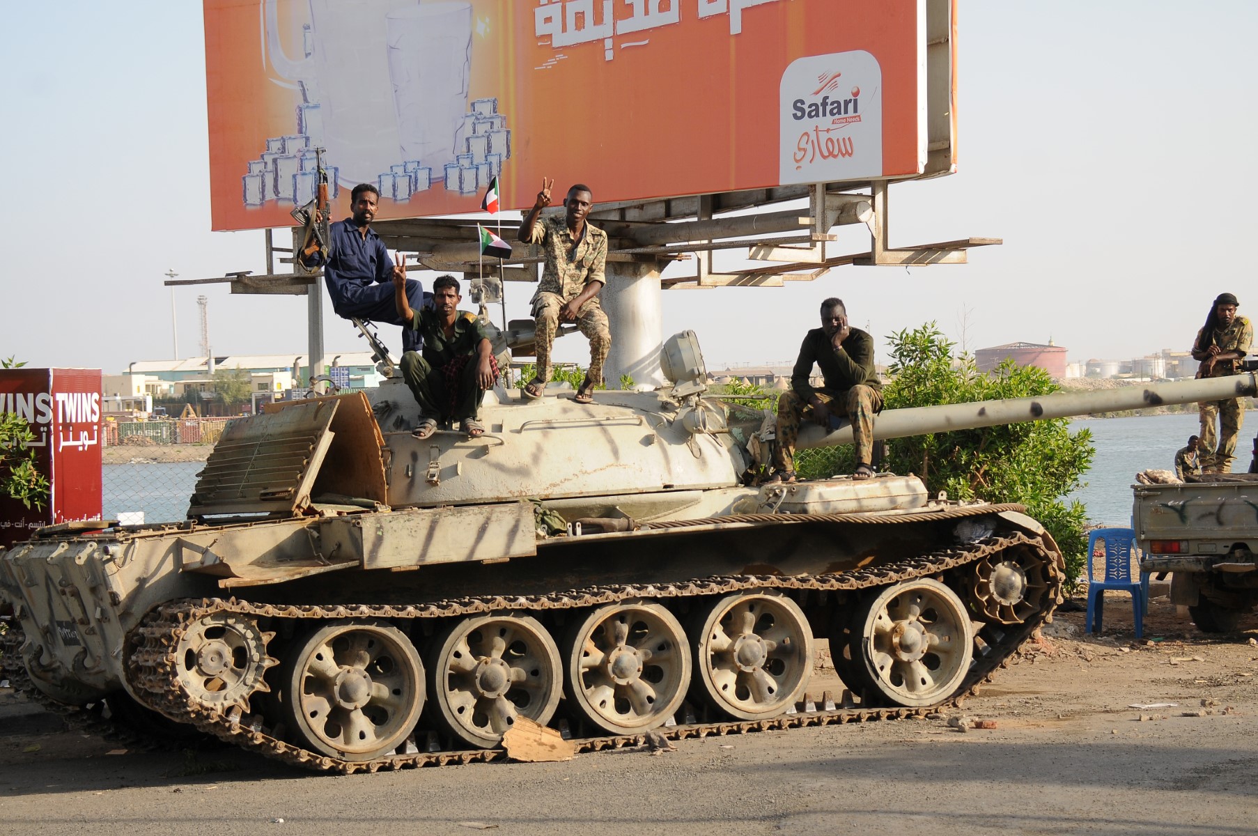 Street battles in Sudan as Eid ceasefire calls ignored