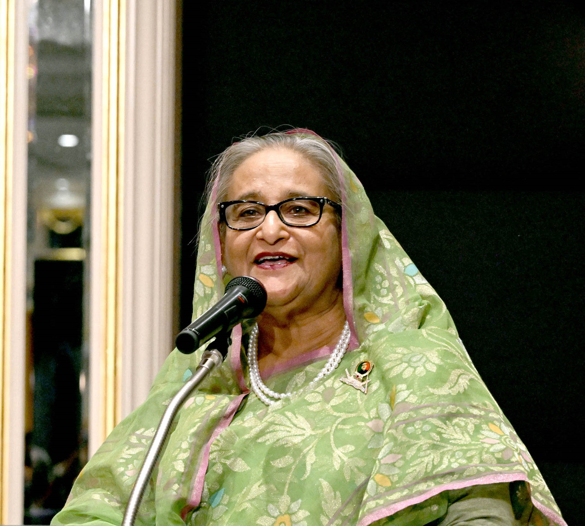 Let's work together for bright future, PM tells WB