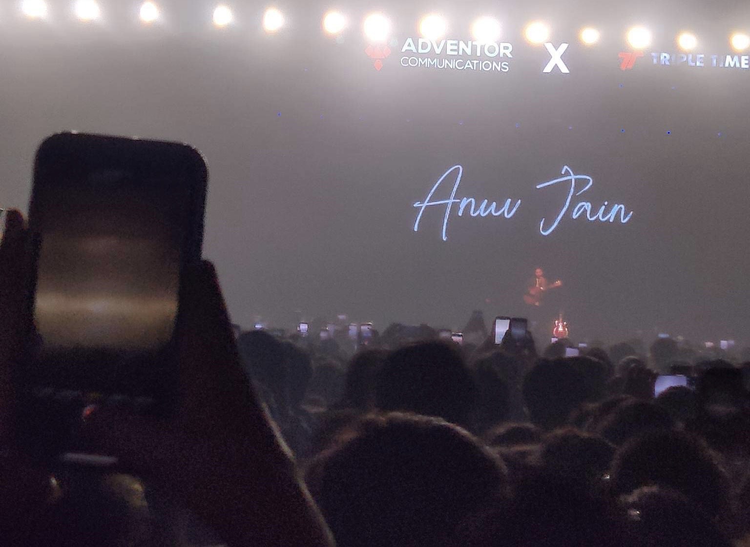 Inside the chaotic Anuv Jain concert: What concertgoers and organisers have to say