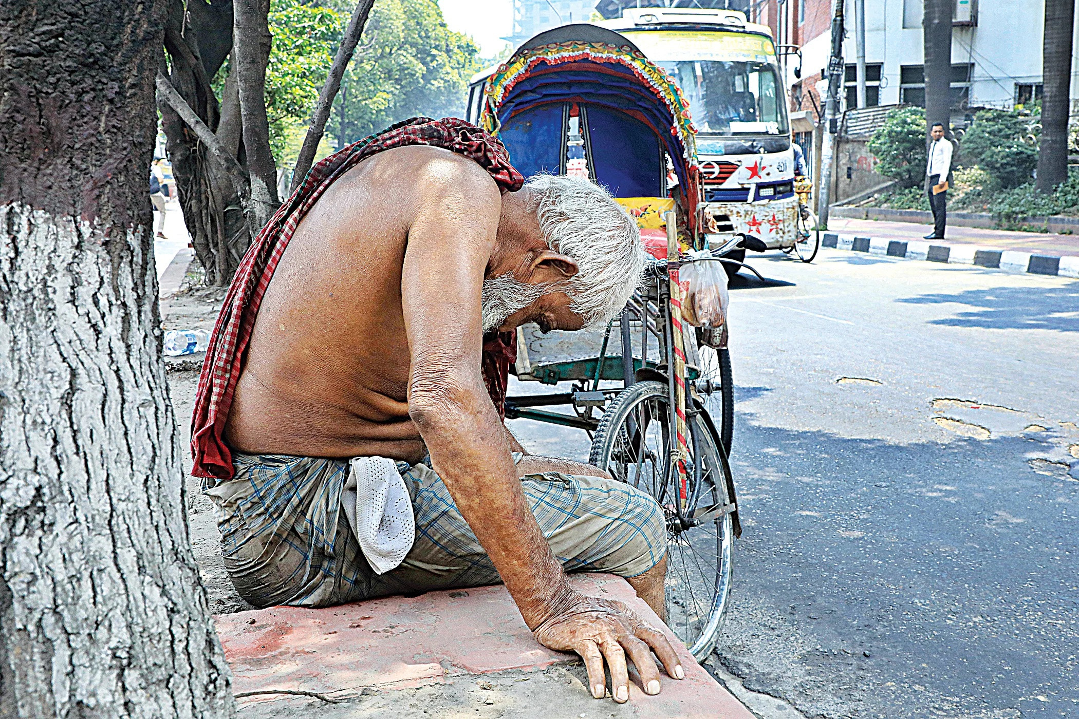 In the land of elderly rickshaw pullers