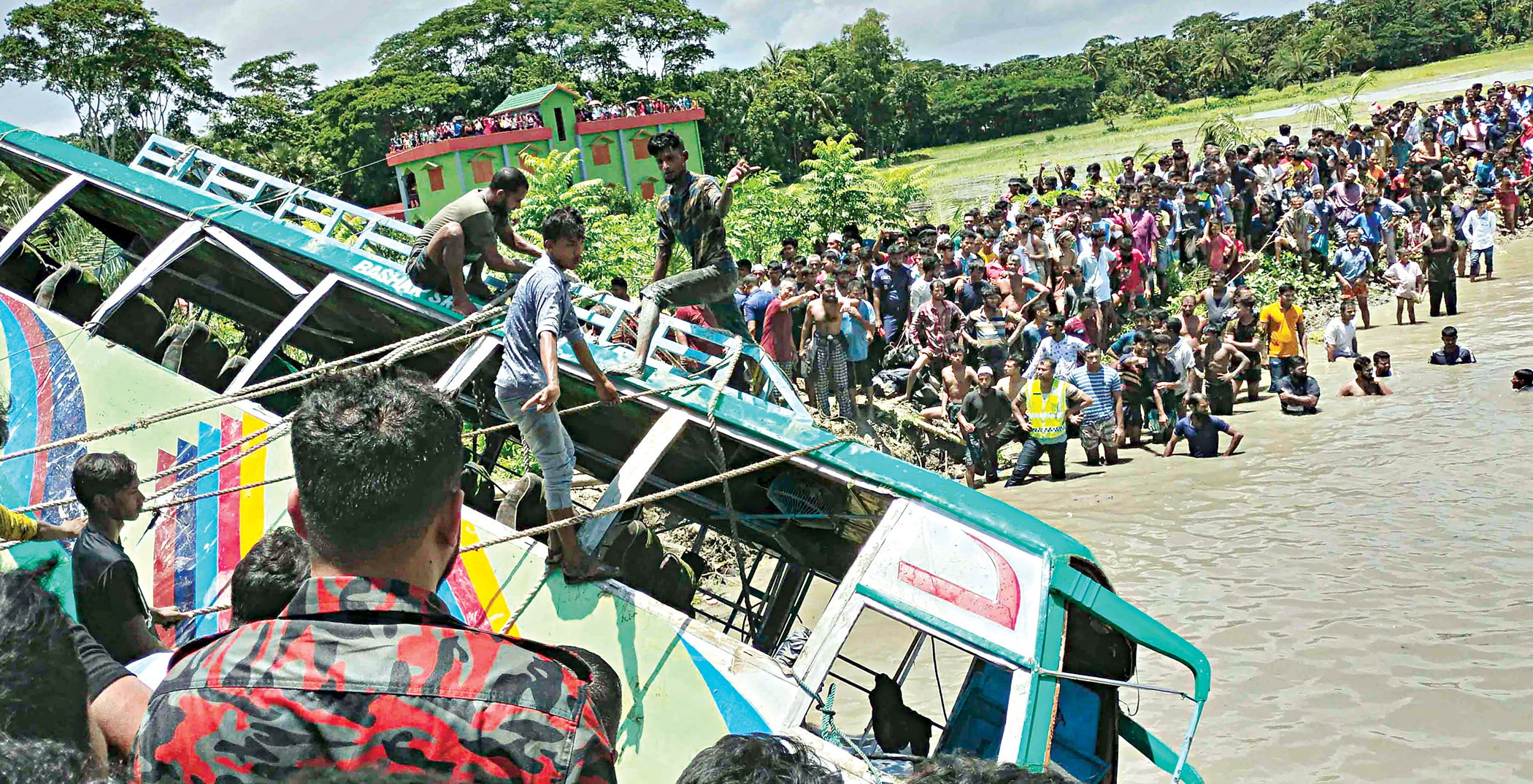 17 killed as bus plunges into pond