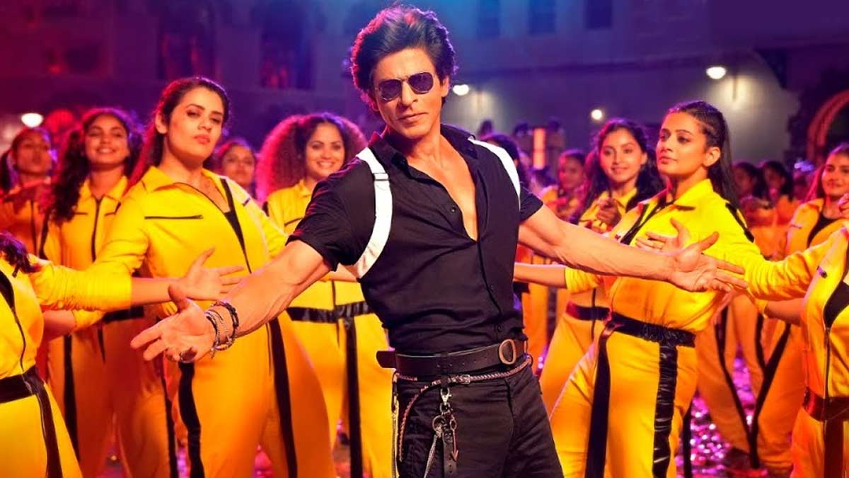 'Jawan' mania: SRK fans wide awake till 6 am for screening