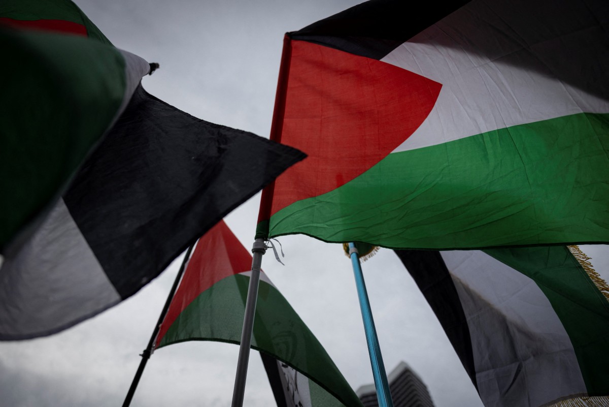 Thousands flee as Israeli ground forces raid Gaza