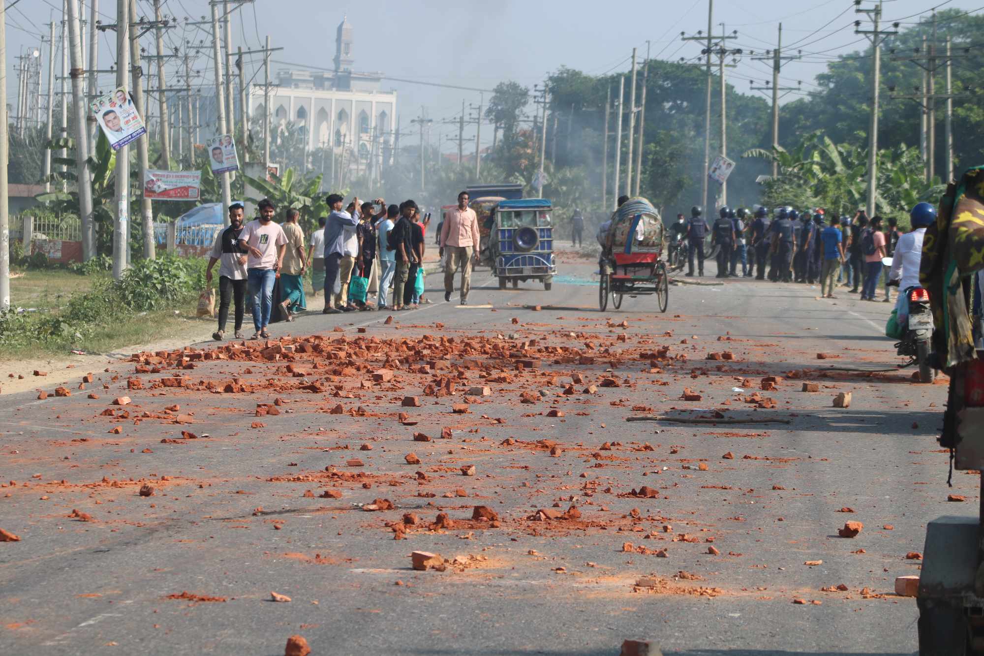 3 policemen injured in clash with BNP men in Narayanganj