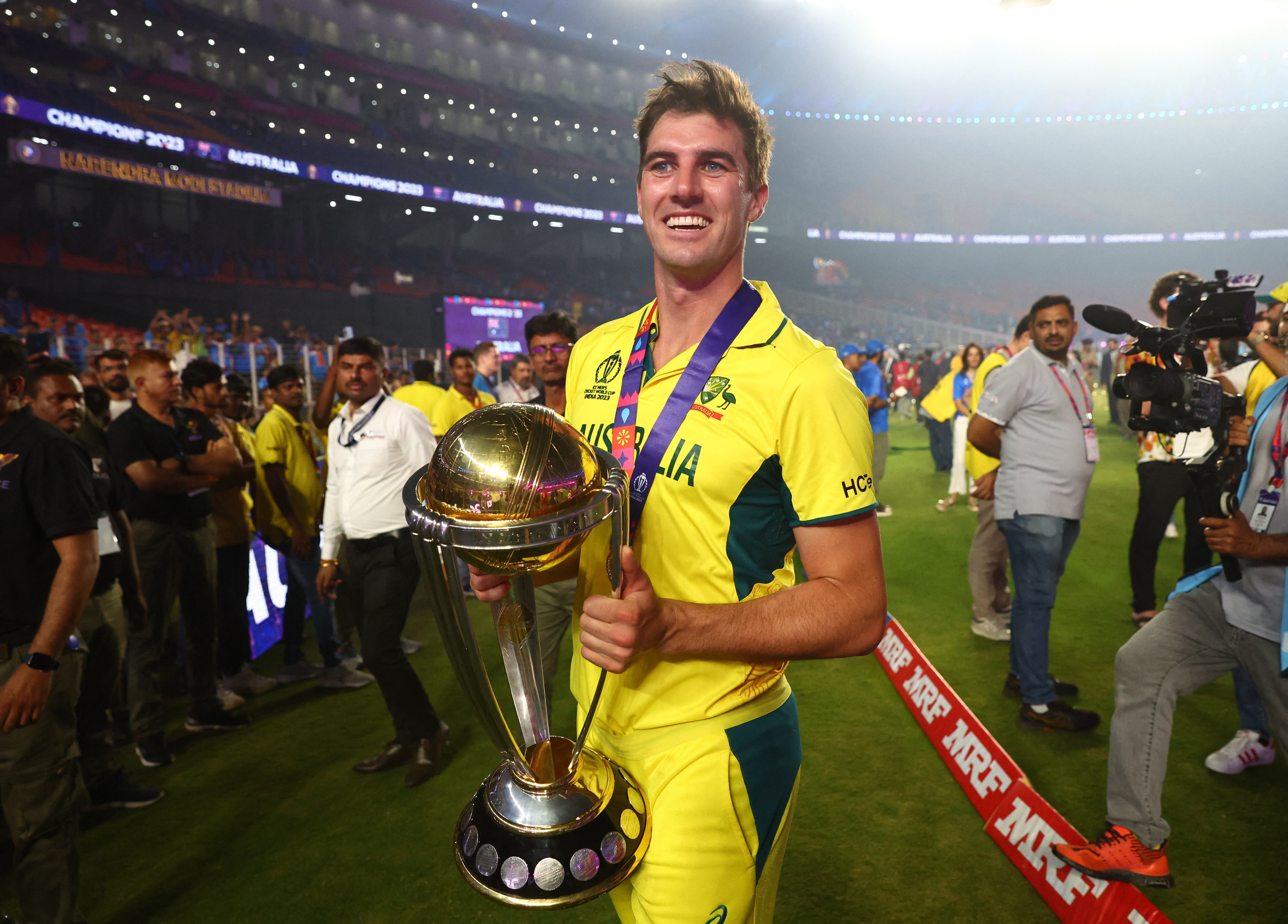 Ponting hails 'almost faultless' captaincy of Cummins