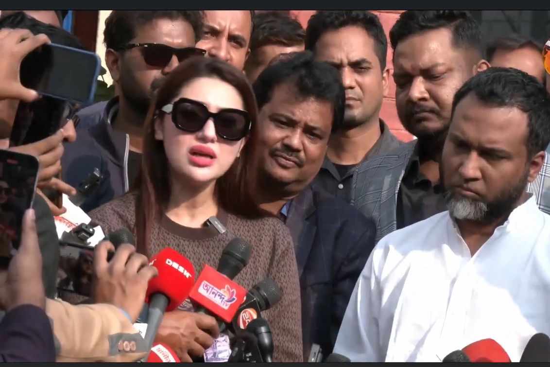 Apu Biswas admits her blunder, Taposh forgives