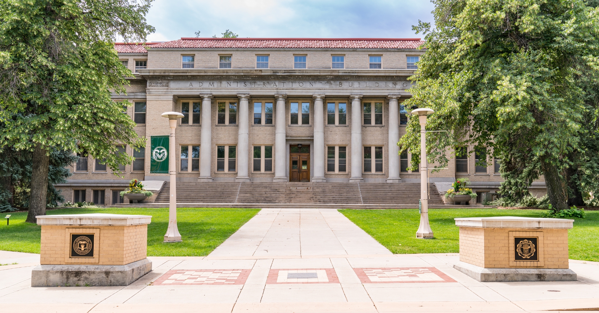 5 American universities with acceptance rates over 90 percent