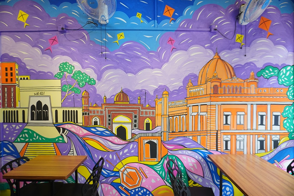 Tasting authentic Dhakaiya food outside Puran Dhaka