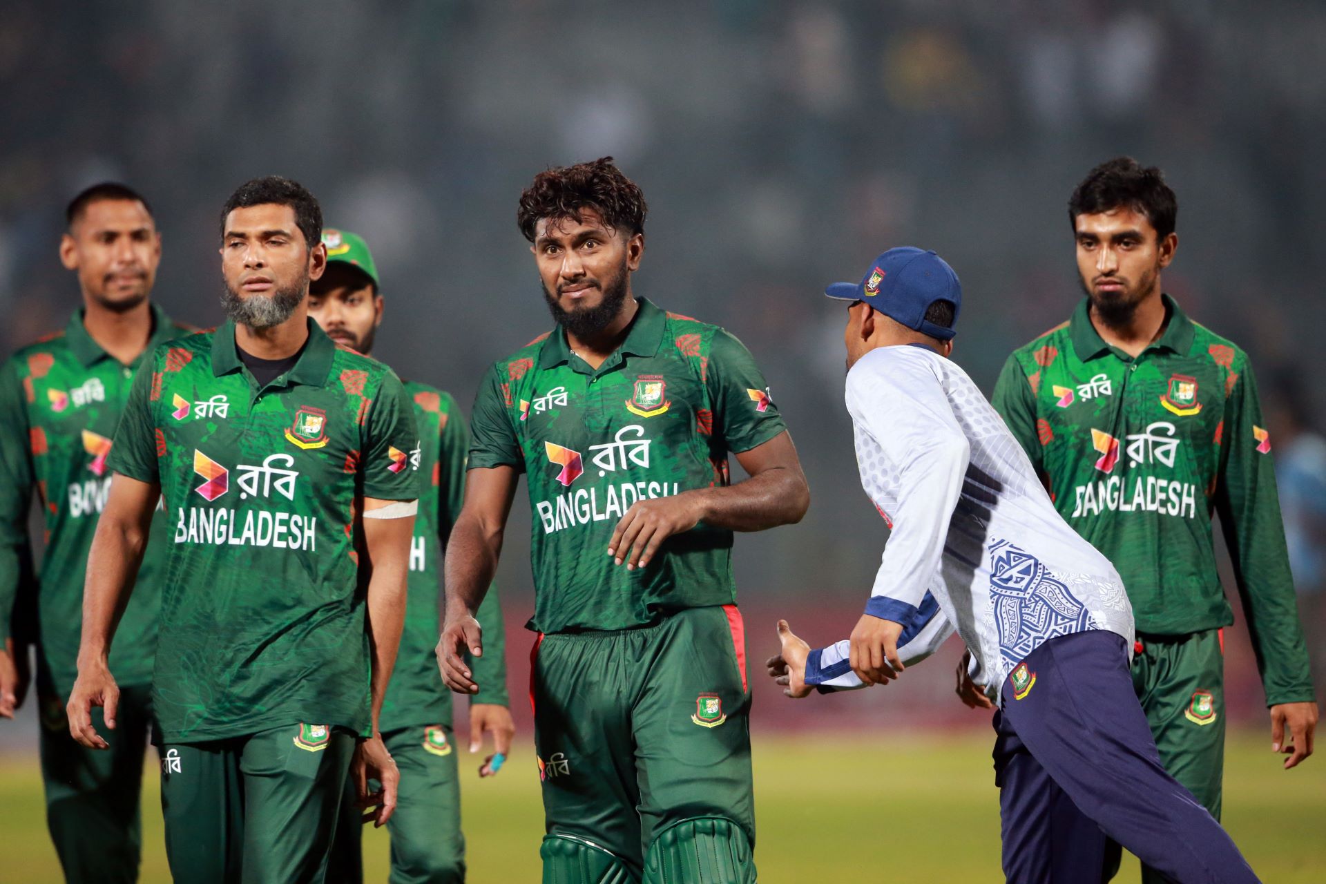 Jaker responds to his journalist sister in heart-warming presser