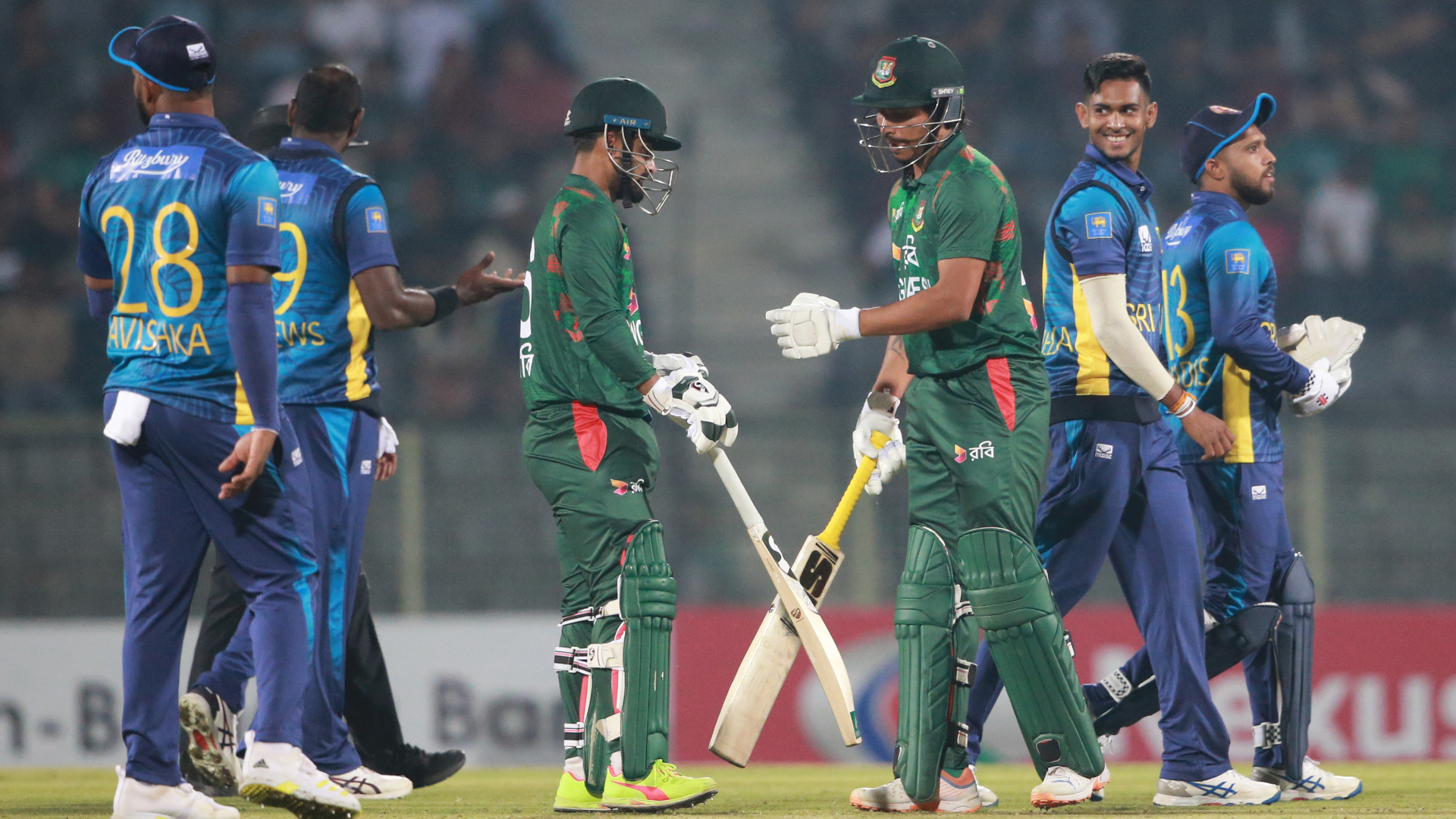 SL to consult match referee about DRS decision