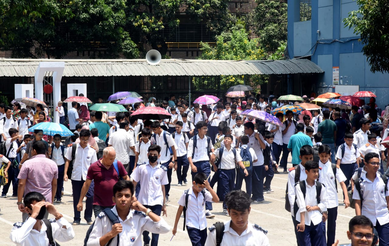 Government flip-flops on school reopening amid prolonged heatwave