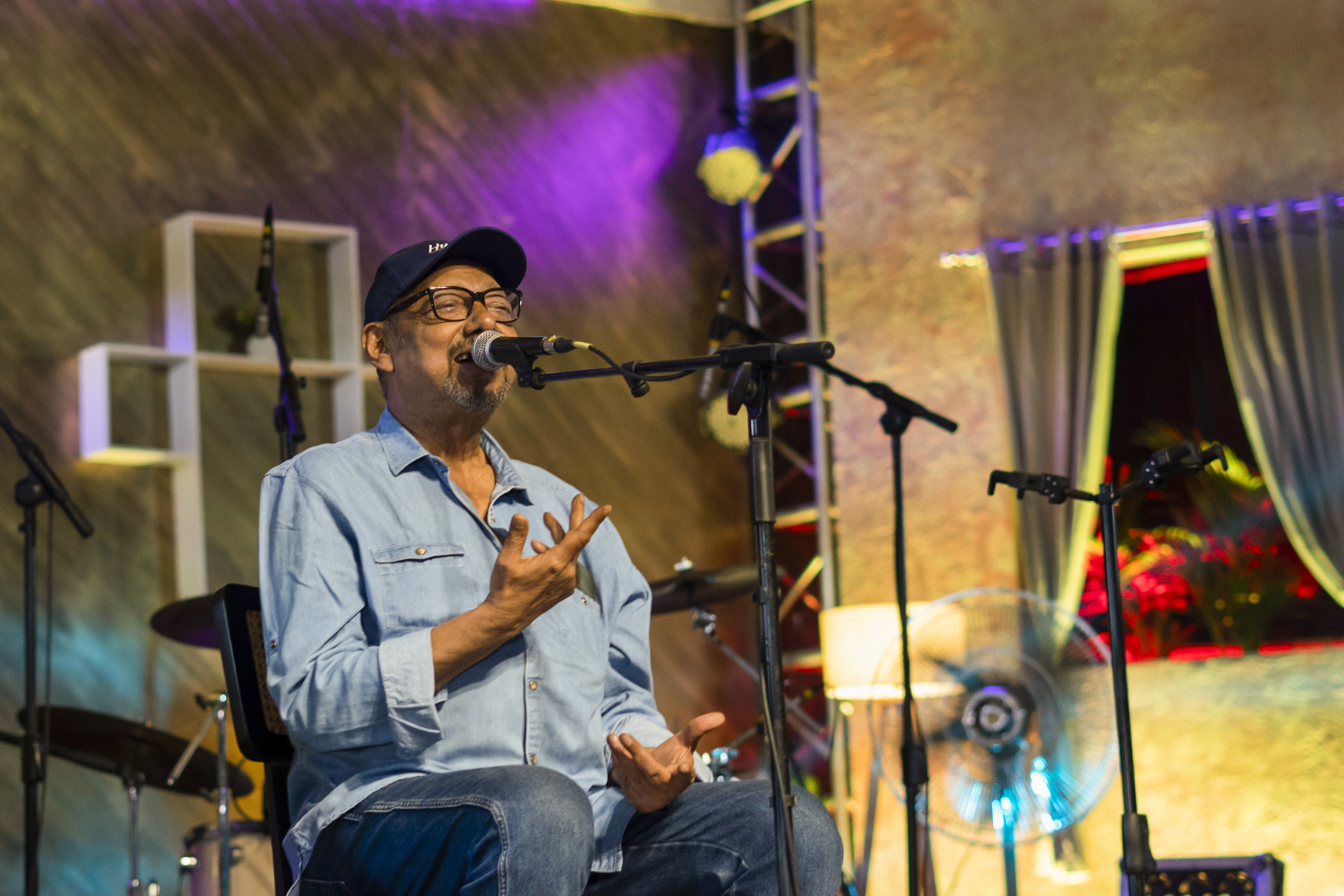 Anjan Dutt serenades Dhaka on Mala’s birthday 